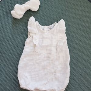 Soft muslin white romper w/ matching bow